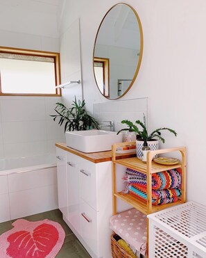 Combined shower/bathtub, hair dryer, towels, toilet paper