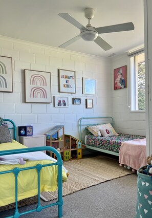 3 bedrooms, in-room safe, iron/ironing board, free WiFi - Beach Shack on Taits (Barwon Heads)