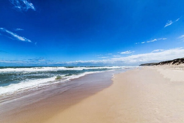 Chaises longues, serviettes de plage