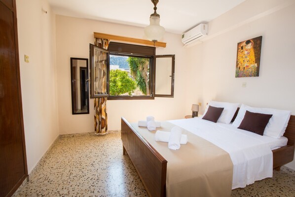 2 habitaciones, insonorización, tabla de planchar con plancha y wifi 