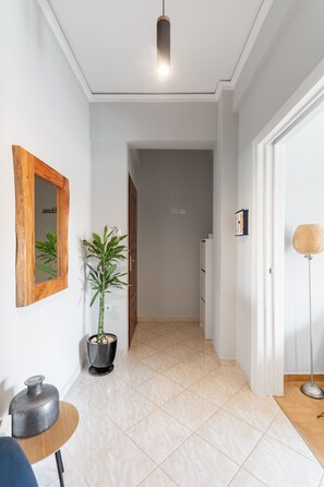 Apartamento, 2 quartos | Área de estar | TV de tela plana