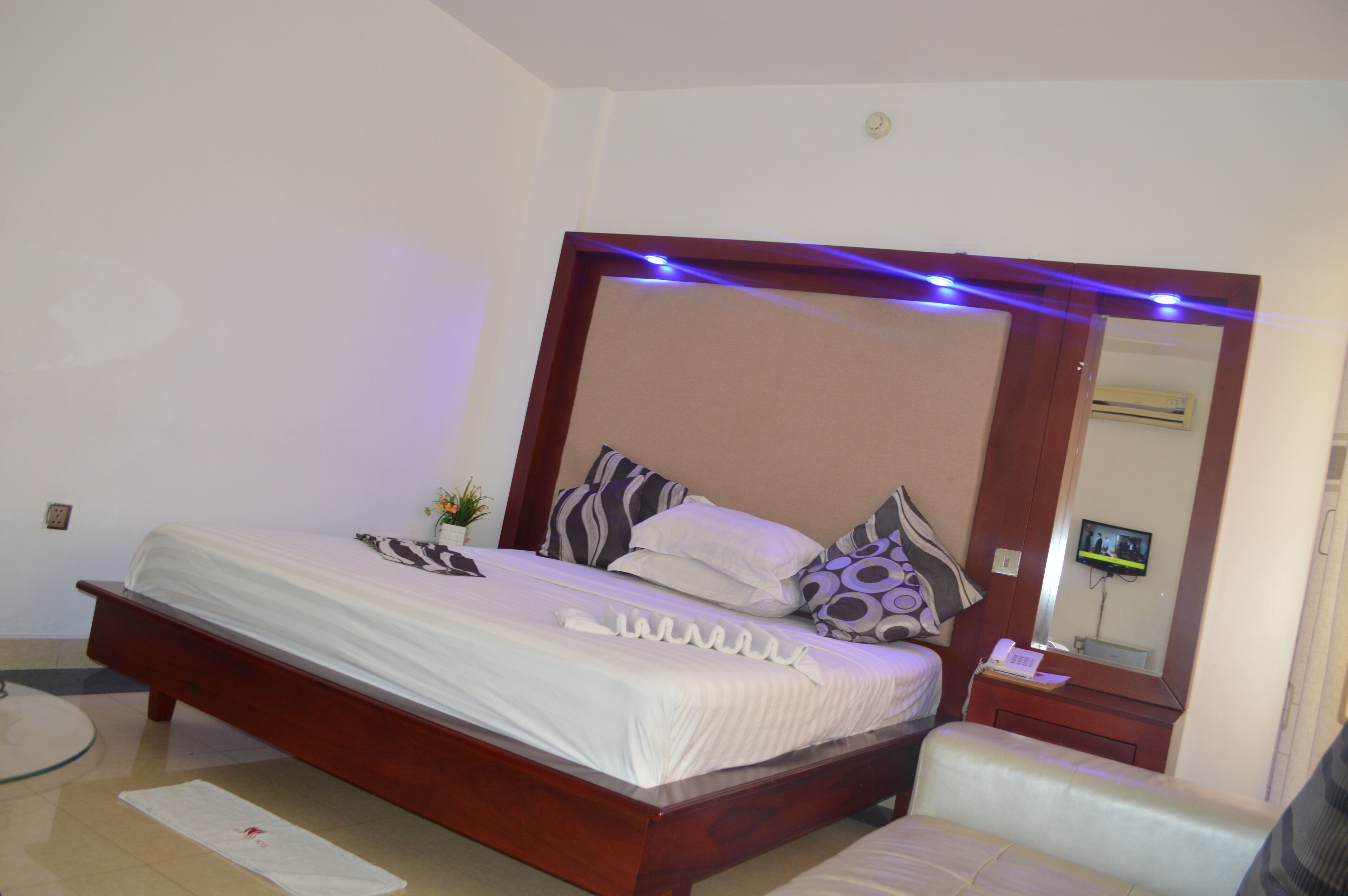 executive double room | in-room safe, desk, blackout curtains, iron/ironing board