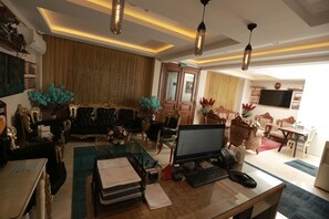 33.5-cm plasma TV with premium channels, TV, pay movies - Constantinopolis Hotel (Istanbul)