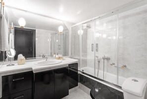 Apartment, 2 Bedrooms | Bathroom