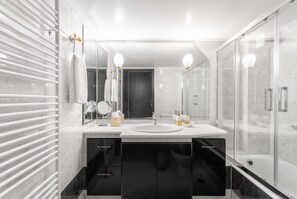 Apartment, 2 Bedrooms | Bathroom | Bathtub, hair dryer, towels, soap