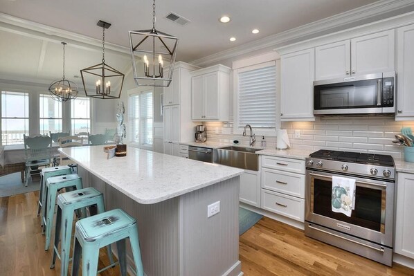 Fridge, microwave, oven, stovetop - Anita Getaway: Charming 4-bedroom home in Oak Island with ocean views and private pool. (Oak Island)