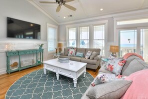 TV, DVD player - Anita Getaway -Beautiful Open Ocean Views-4BR/3.5BA Home -Private Pool-Sleeps11 (Oak Island)