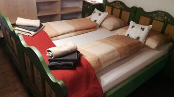 4 habitaciones, caja de seguridad en la habitación y cuna de viaje