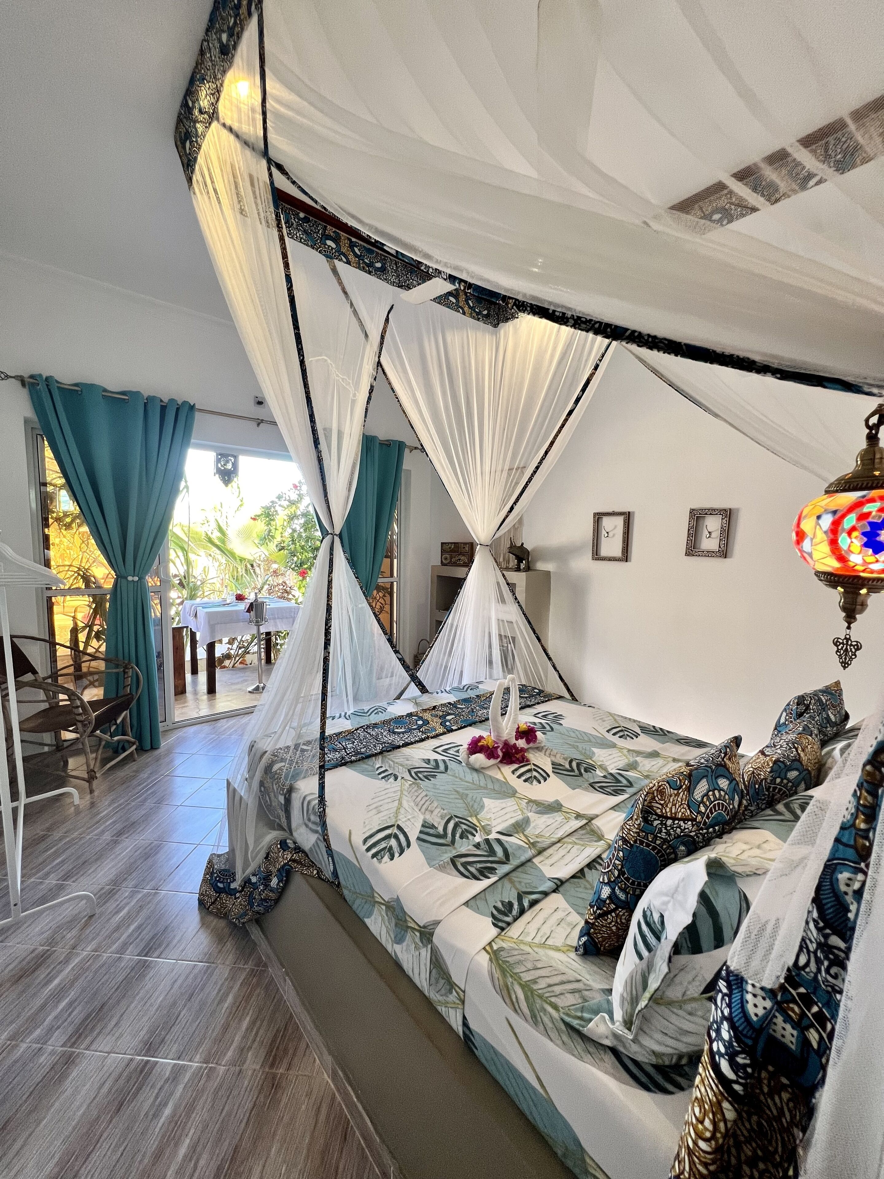 Estudio (Tafadhali) | Ropa de cama hipoalergénica y caja de seguridad en la habitación 