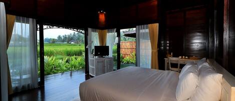 1 bedroom, in-room safe, iron/ironing board, free WiFi