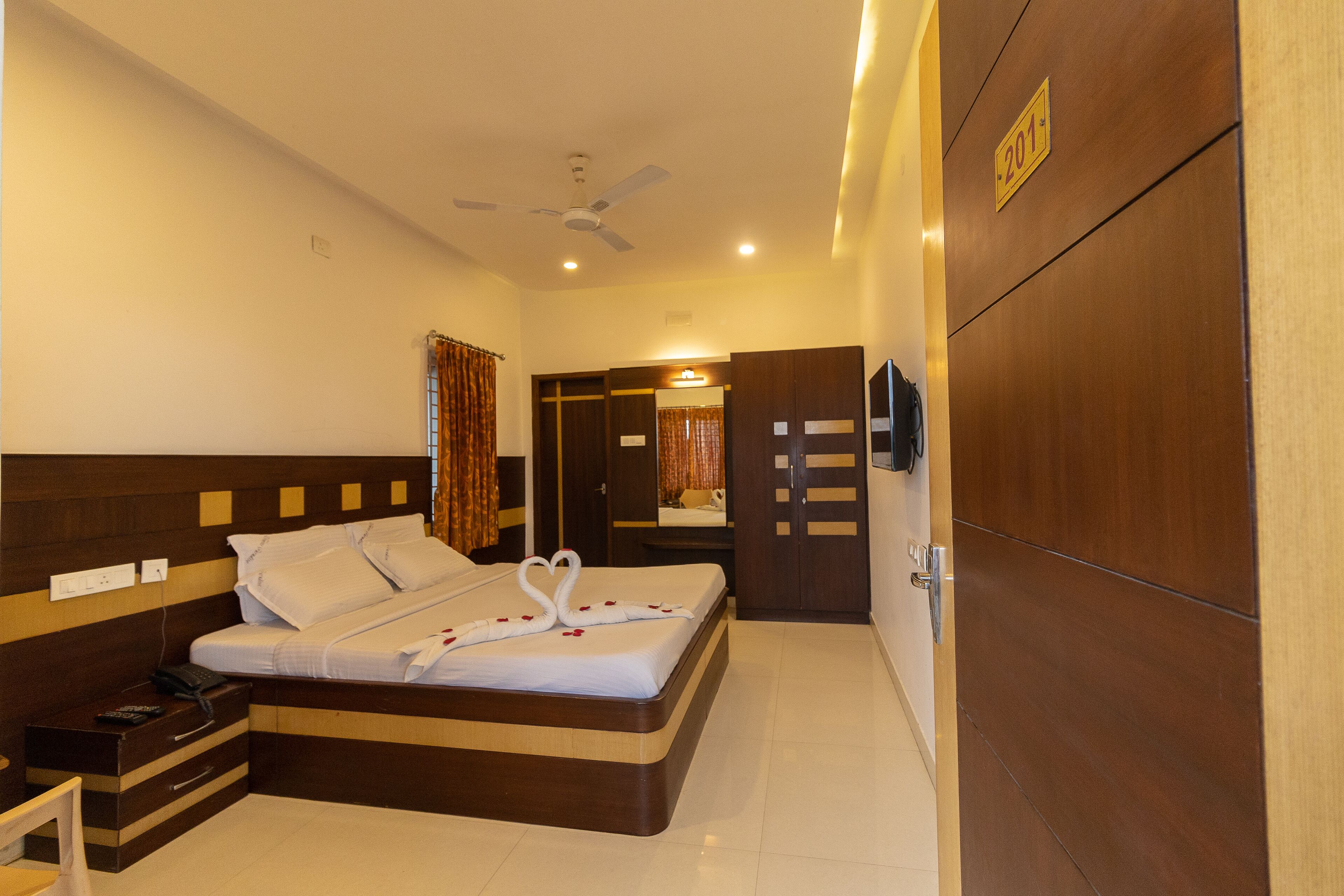 Family Shared Dormitory, 1 Bedroom, 2 Bathrooms | Hypo-allergenic bedding, in-room safe, free WiFi