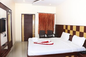 Hypo-allergenic bedding, in-room safe, free WiFi - ELGOZO HOTEL DREAMS PARADISE (Yercaud)