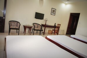 Ropa de cama de alta calidad, escritorio y cortinas blackout 