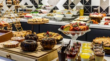 Free daily buffet breakfast