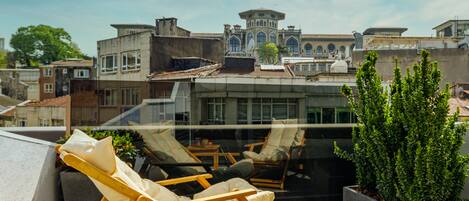 Minibar, sistema de insonorización, wifi gratis y ropa de cama