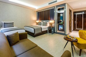 Junior Suite with Turkish Bath - Ground Floor | ميني بار وتجهيزات عازلة للصوت وواي فاي مجانًا وملاءات أسرّة