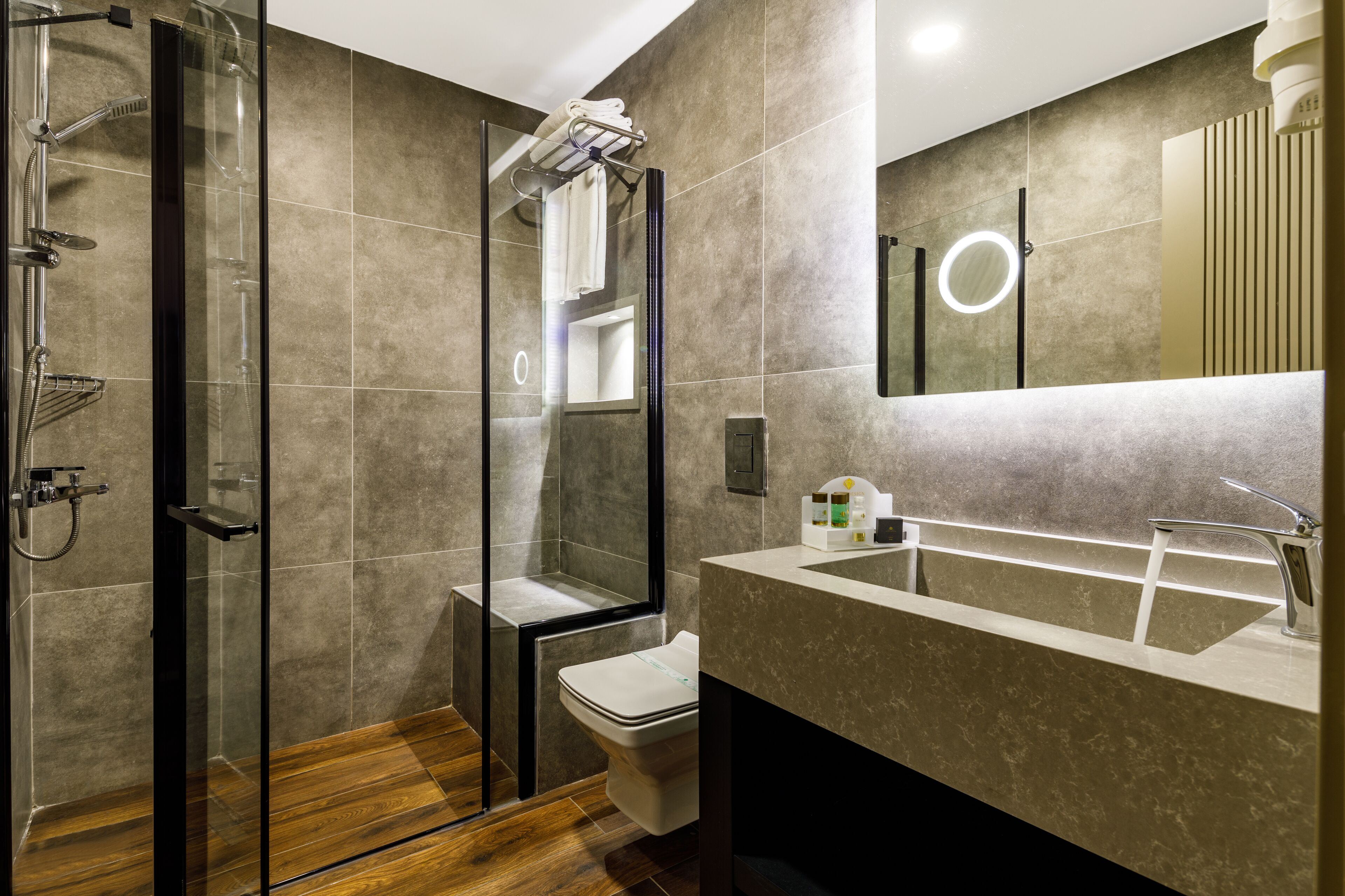 executive double room, terrace | bathroom | shower, hair dryer, slippers, towels