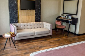 Deluxe Family Suite | Minibar, lydisolert, wi-fi (inkludert) og sengetøy