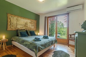 4 habitaciones, tabla de planchar con plancha, wifi y ropa de cama