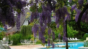Outdoor pool - Hôtel La Chrissandière (La Balme-de-Sillingy)