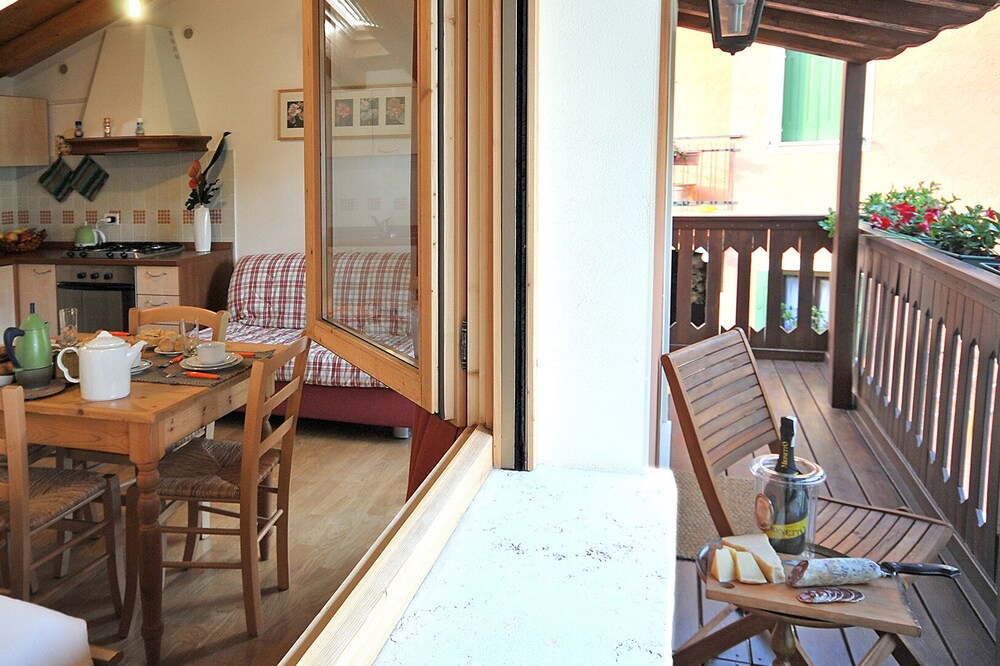 Alices Haus in den Hügeln des UNESCO-Weltkulturerbes in der Nähe der Revine-Seen