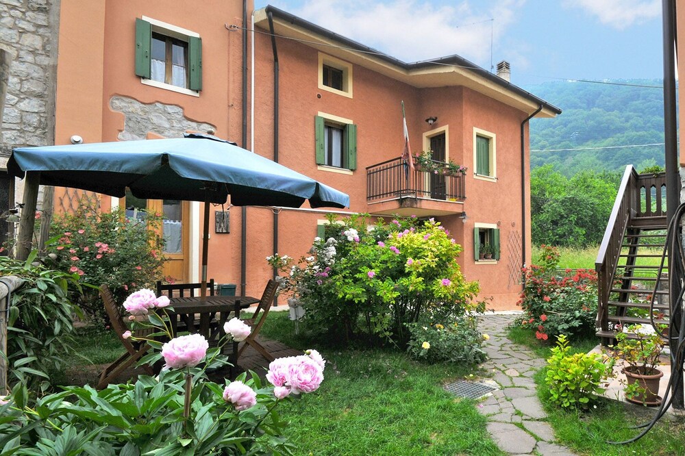 Grandparents' house in the UNESCO heritage hills, close to the Revine lakes.