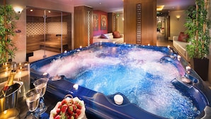 A hot tub with bubbles, champagne, and strawberries. - Landmark Creek Hotel & Wellness (Plovdiv)