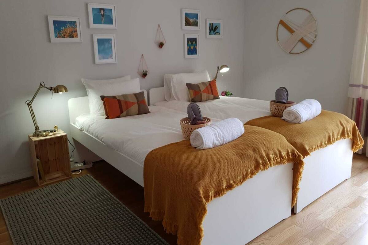 Wifi gratis y ropa de cama