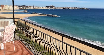 Exceptional location, 1st line of the sea, 86m2 apartment with terrace