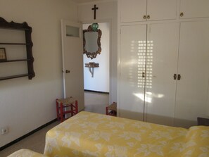2 bedrooms, iron/ironing board, Internet, wheelchair access