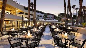 3 Restaurants; Frühstück, Mittagessen und Abendessen werden serviert