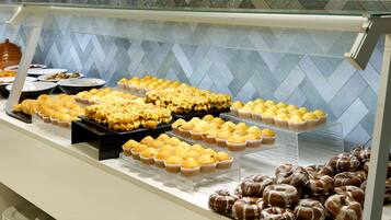 Free daily buffet breakfast