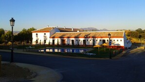 Front of property - evening/night - Camping Pueblo Blanco (Olvera)