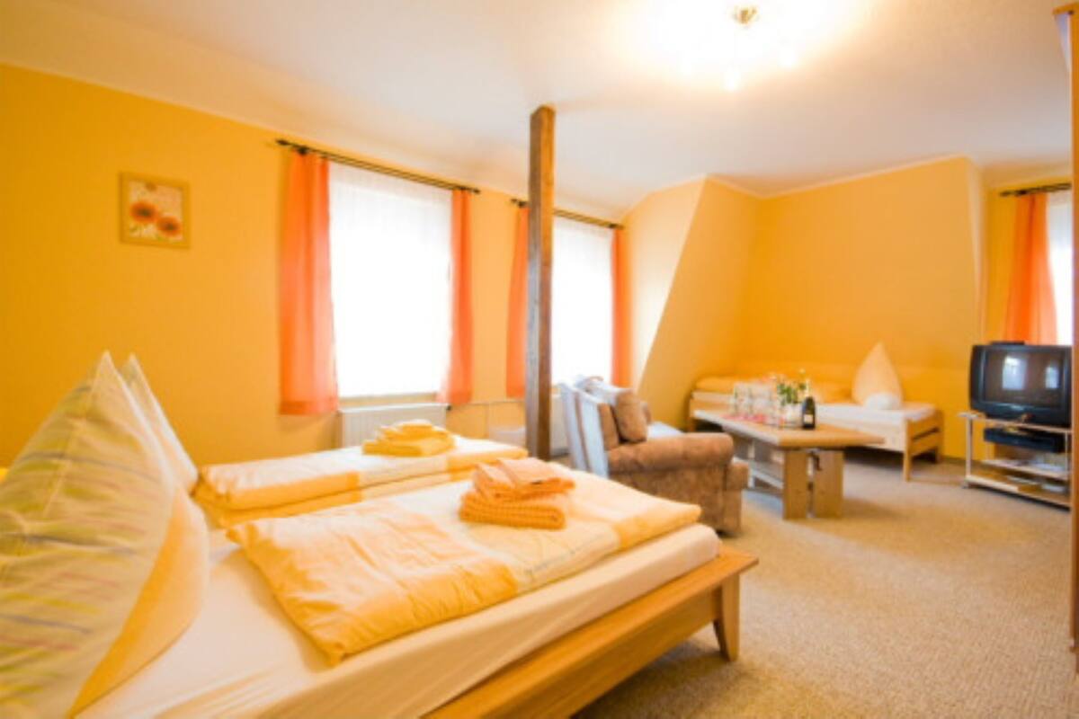 Free cots/infant beds, rollaway beds, free WiFi, bed sheets