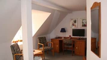 Skrivebord, baby-/barnesenge (tillægsgebyr), ekstra senge (tillægsgebyr)