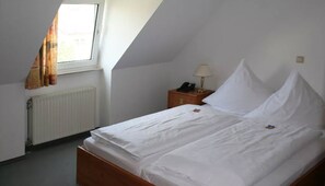 Habitación doble | Escritorio, cunas (de pago), camas supletorias y wifi gratis