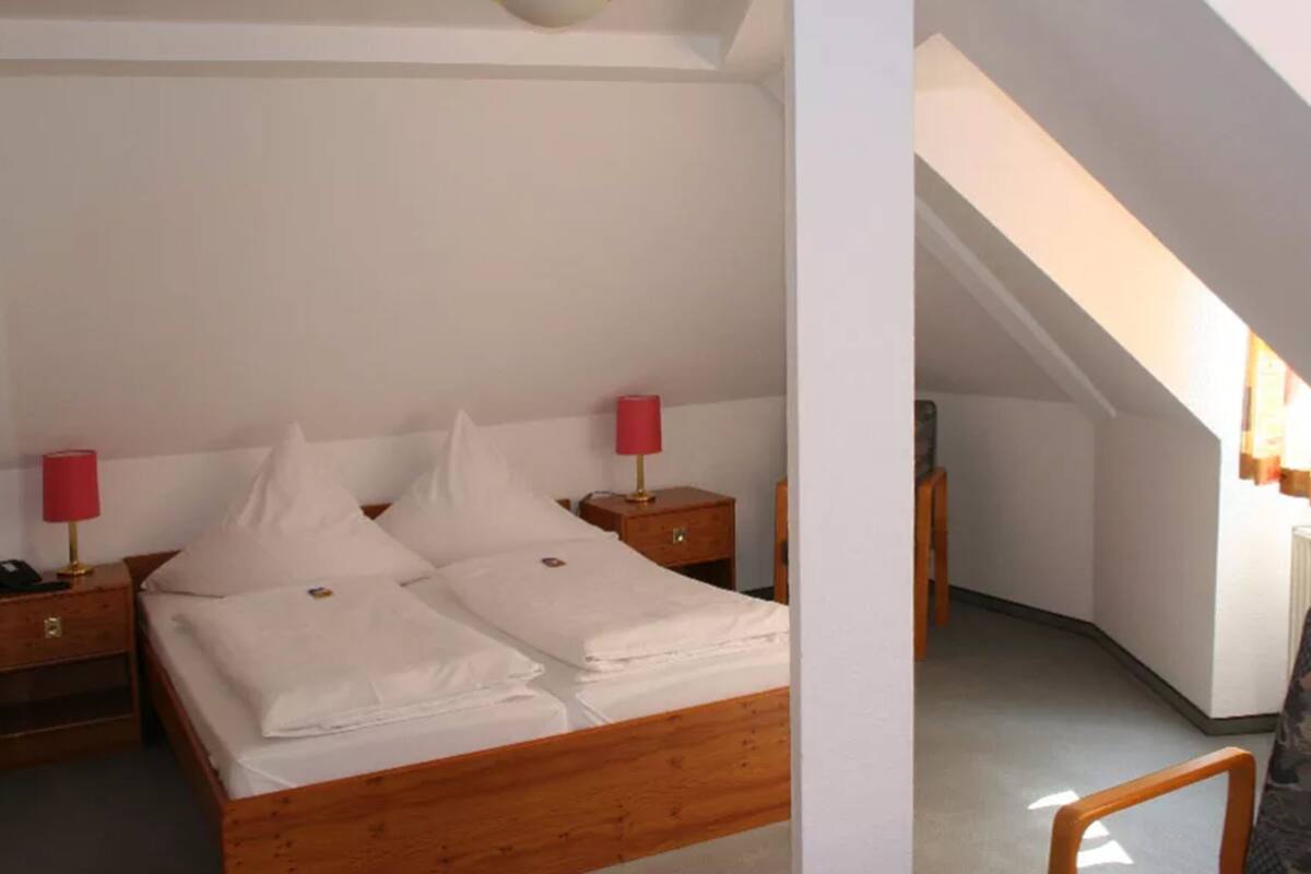 Tweepersoonskamer | Een bureau, babybedden (toeslag), extra bedden (toeslag), gratis wifi