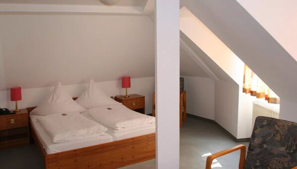 Chambre double | Bureau, lit de bébé (supplément), lit d’appoint (supplément)