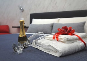 Deluxe Double Room (N.1) | Minibar, in-room safe, individually decorated, individually furnished