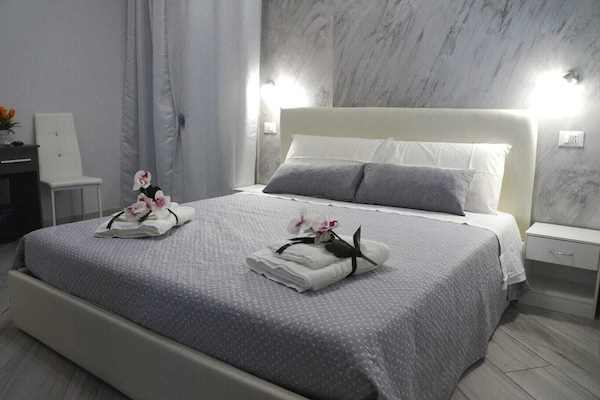 Kamar Double Deluks (N.2) | Minibar, brankas, dan didekorasi berbeda-beda