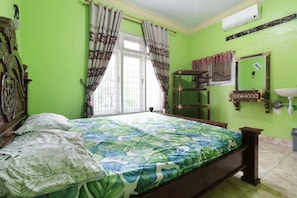 Deluxe Room | Free WiFi, bed sheets - Waroeng Transit & Depary Homestay (Binjai)