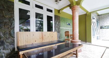 Waroeng Transit & Depary Homestay