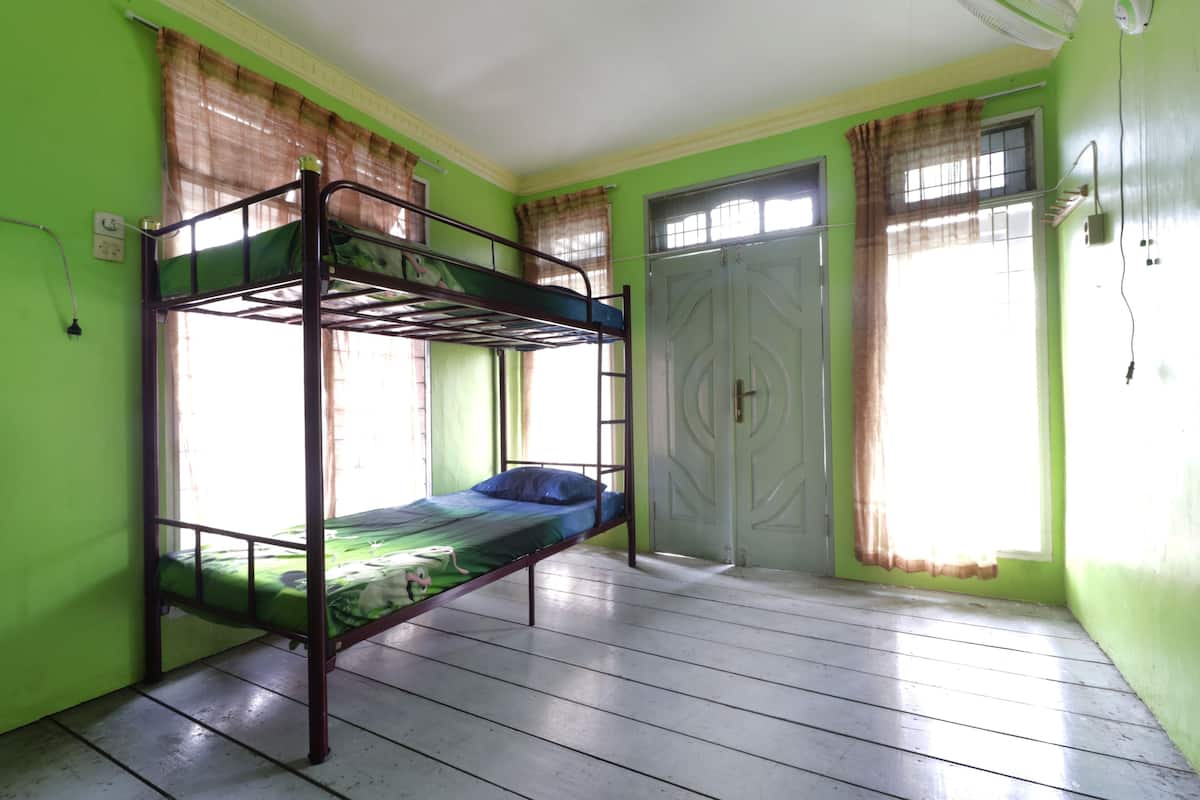 Dormitory Fan, Shared Bathroom