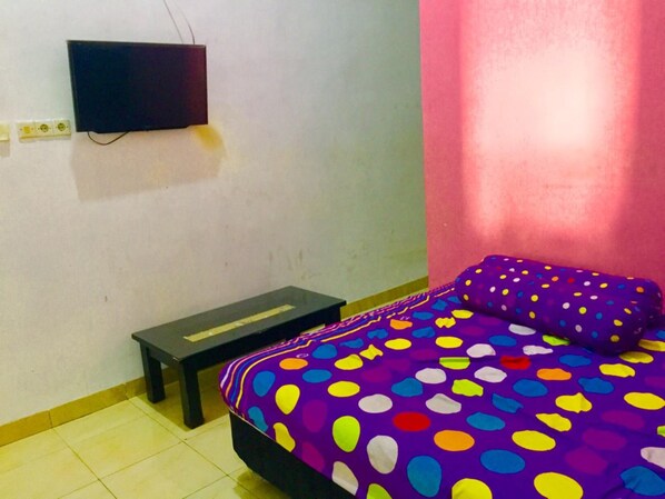 Standard Double Room | Desk, free WiFi, bed sheets