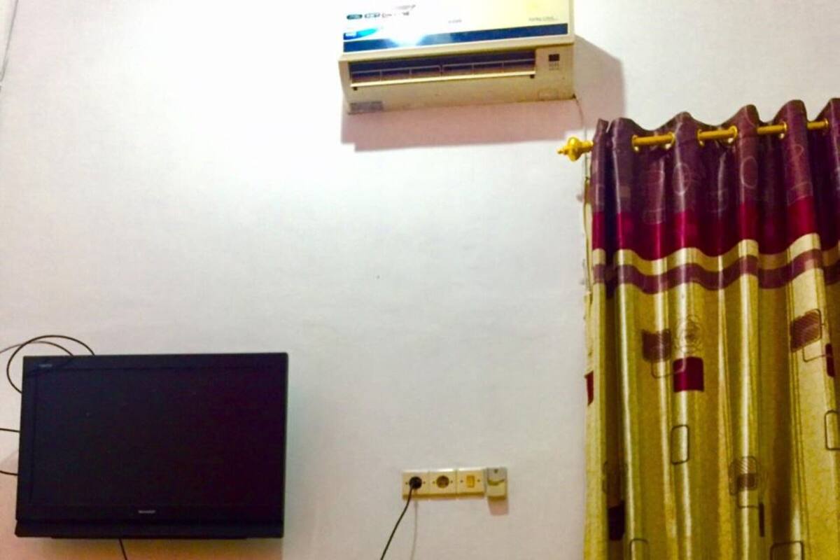 Standard Double Room | Desk, free WiFi, bed sheets