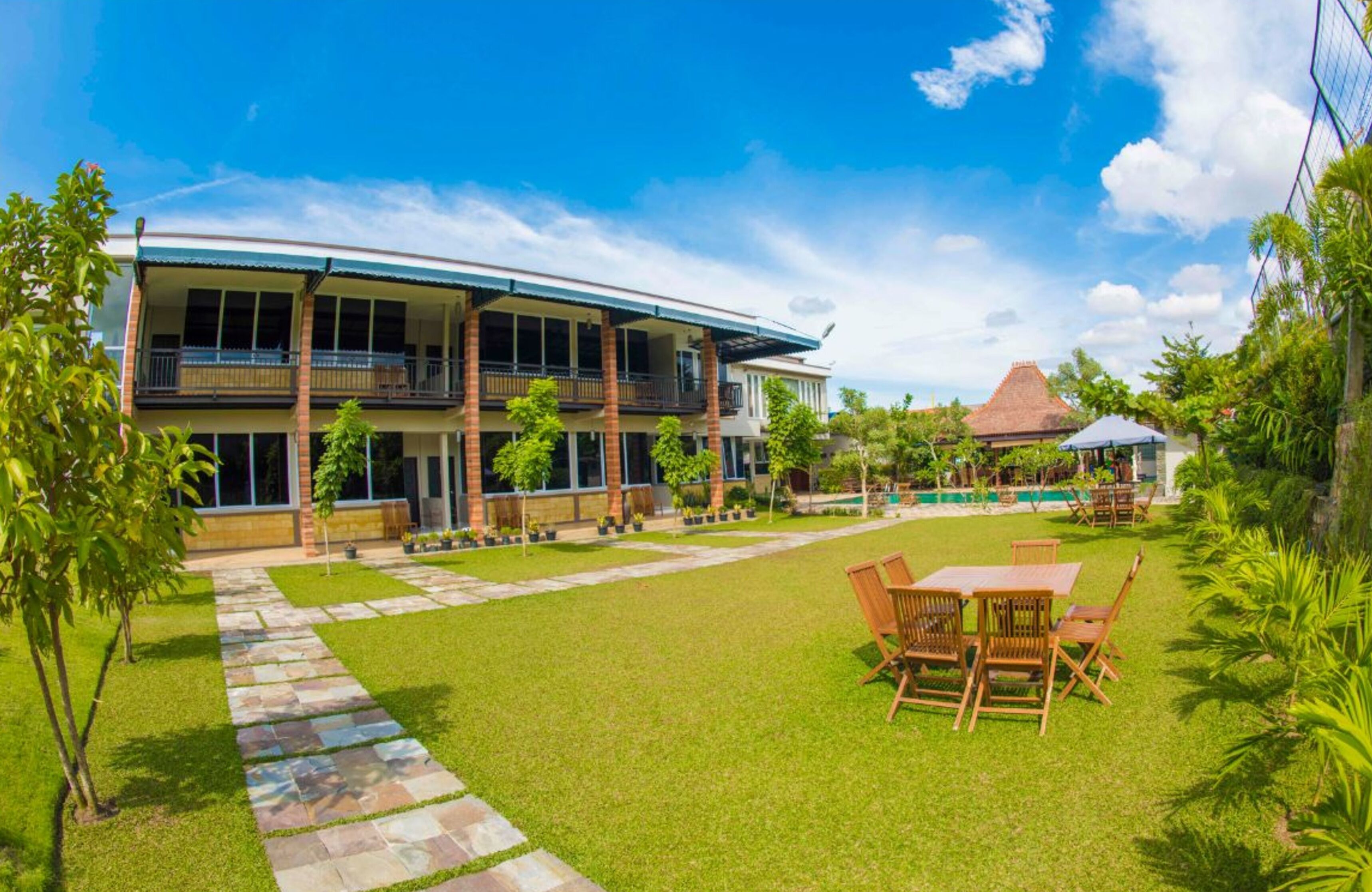 المنشأة من الخارج