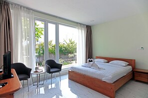 Executive Double Room | Desk, free WiFi, bed sheets - Alinson Boutique Resident Batam (Batam)