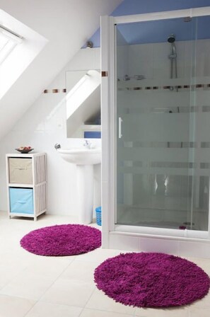Double Room, Sea View | Bathroom | Shower, hair dryer, towels, soap