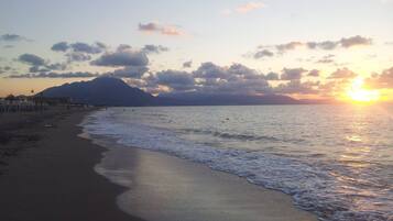Una spiaggia nelle vicinanze