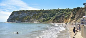 3 bedroom accommodation in Bembridge, near Sandown